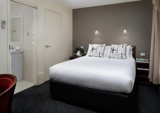 DOUBLE QUEEN SIZE BED