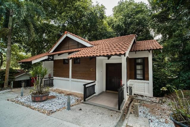 CHALET EXECUTIVE