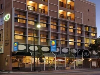 Adelaide Riviera Hotel0