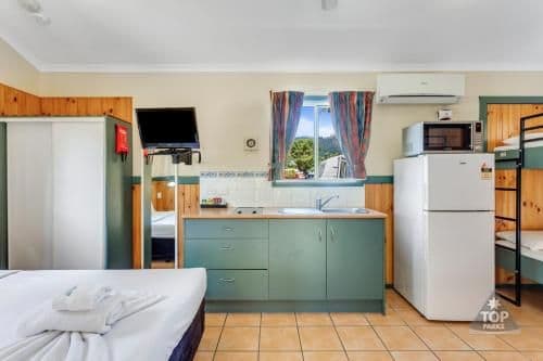 Cabin with Shared Bathroom - Islander