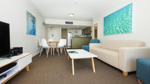 Swell Resort Burleigh Beach2