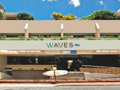 Waves Byron Bay0