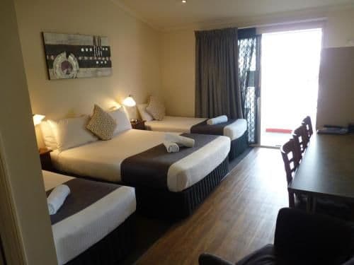 Family Studio (4 Adults)