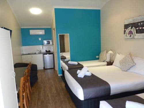 Family Studio (4 Adults)