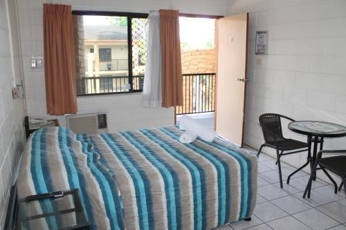 โอเอซิสอินน์ อพาร์ตเมนท์ (Oasis Inn Apartments)4