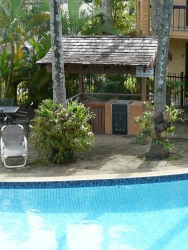 โอเอซิสอินน์ อพาร์ตเมนท์ (Oasis Inn Apartments)1