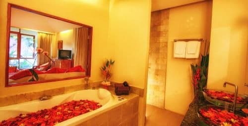 JUNIOR SUITE WITH JACUZZI