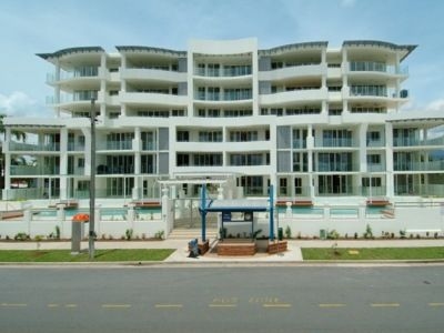 Waters Edge Apartments0