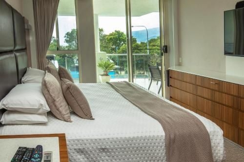 Waters Edge Apartments3