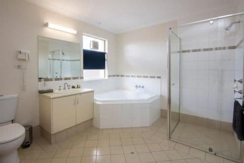 Two-Bedroom Apartment with Spa Bath