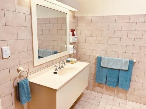 Queen Room - Aboveground