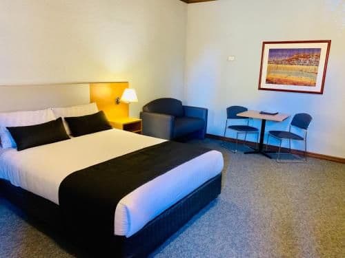 Queen Room - Aboveground