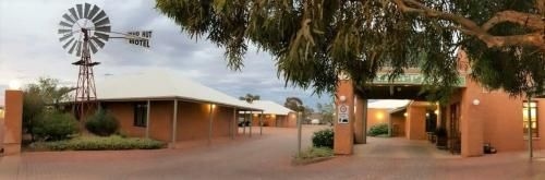 Mud Hut Motel (Mud Hut)1