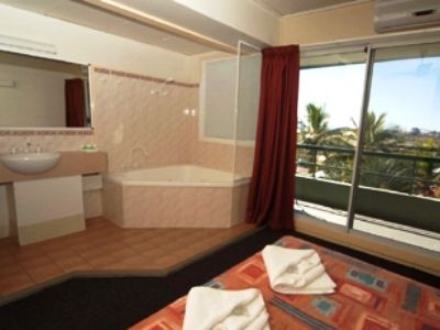 คาเมลอต โมเต็ล (Camelot Motel)3
