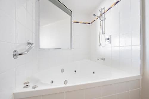 One-Bedroom Apartment with Spa Bath