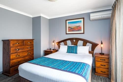 Two-Bedroom Townhouse with Two Queen Beds