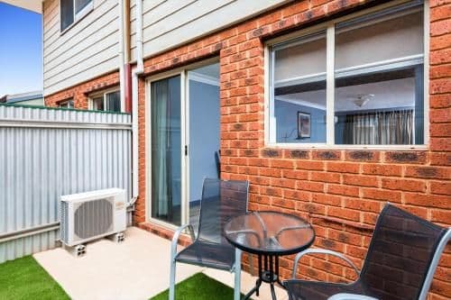 Two-Bedroom Townhouse with Two Queen Beds