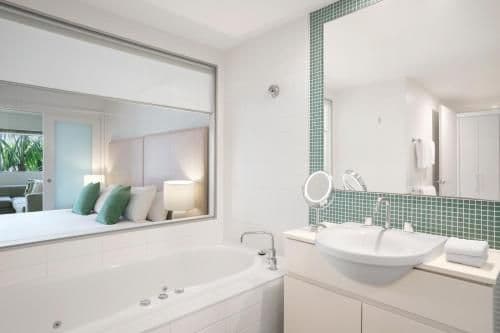 One-Bedroom Suite with Spa Bath - Weekly Housekeeping