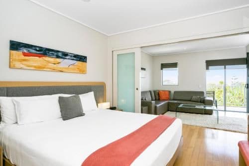 One-Bedroom Suite with Spa Bath - Weekly Housekeeping