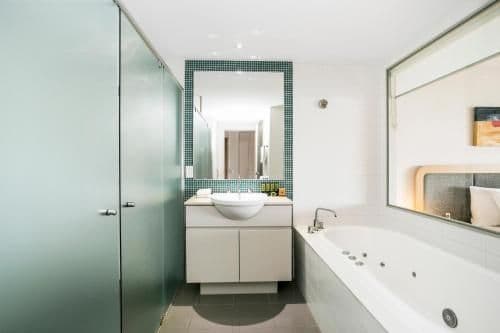 One-Bedroom Suite with Spa Bath - Weekly Housekeeping