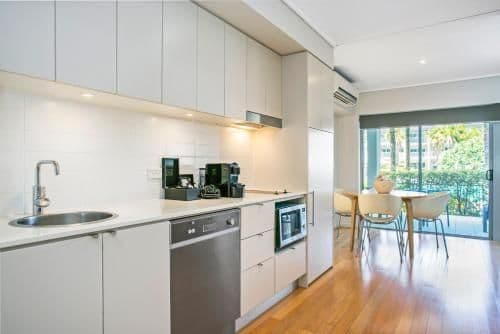 One-Bedroom Suite with Spa Bath - Weekly Housekeeping