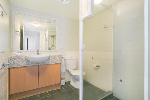 Three-Bedroom Apartment with Spa Bath