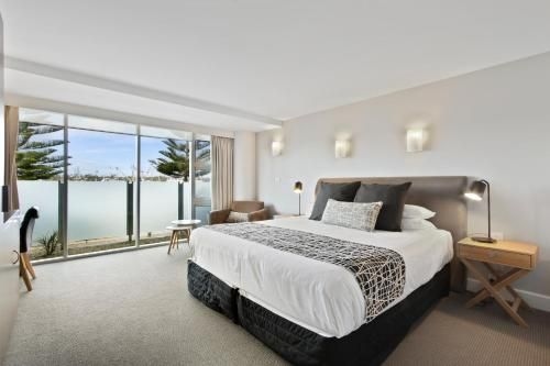 Bellevue On The Lakes3
