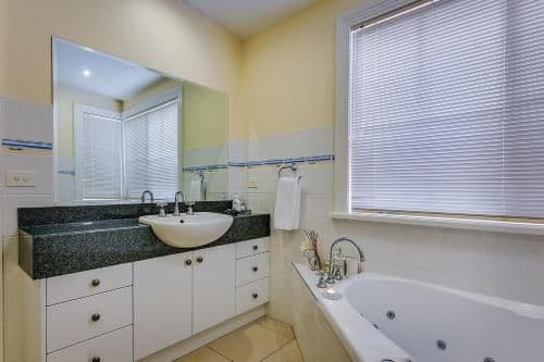 Two-Bedroom Two-Bathroom Cottage (Adult Only) - Bass