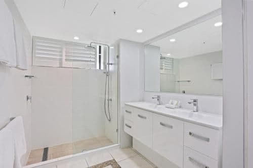Three-3 Bedroom Marina View Superior Apartment