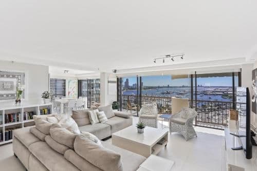Three-3 Bedroom Marina View Superior Apartment