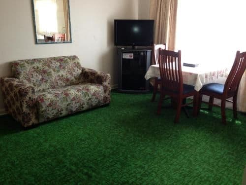 Queen One-Bedroom Apartment