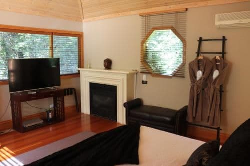 One-Bedroom Garden Retreat Cottage