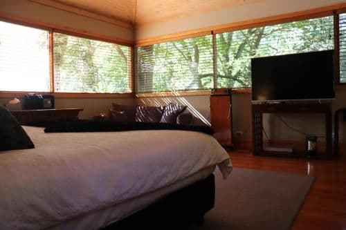One-Bedroom Garden Retreat Cottage