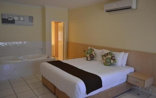 Deluxe Suite with Spa Bath