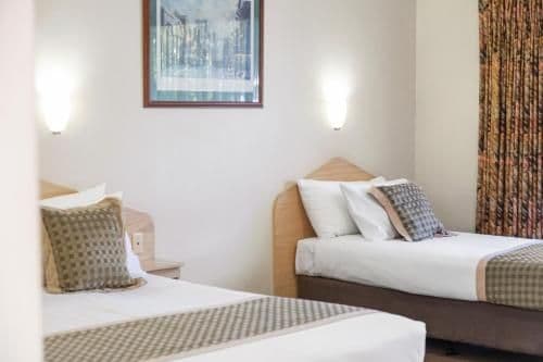 Standard Twin Suite
