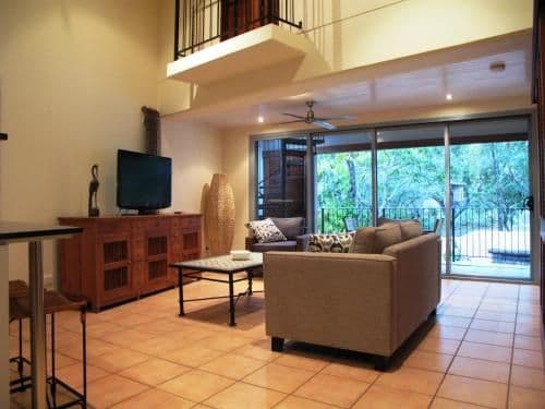 Luxury Upper Floor Apartment - No Pets