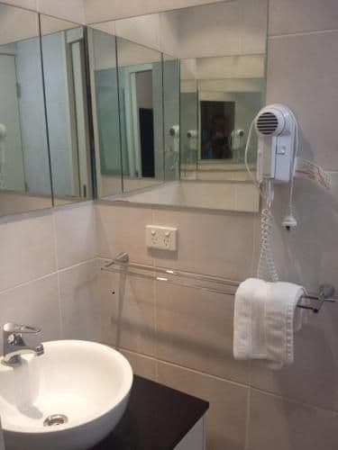 Luxury Upper Floor Apartment - No Pets