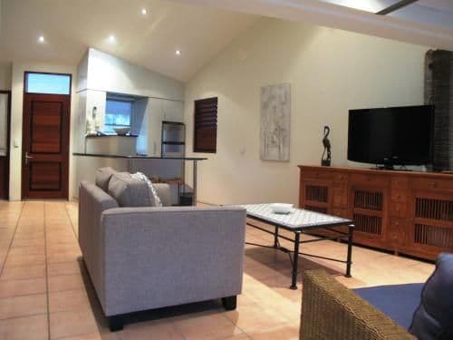 Luxury Upper Floor Apartment - No Pets