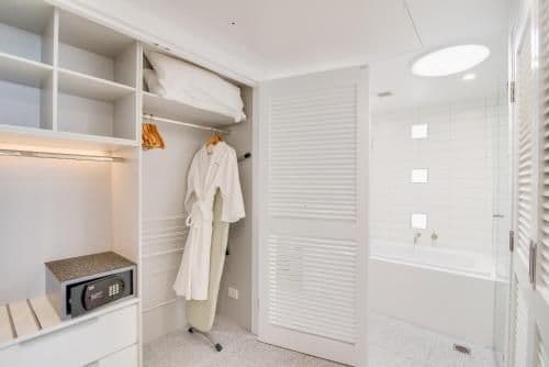 Deluxe One-Bedroom Apartment with Beach and Pool View