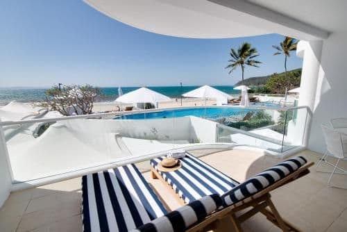 Deluxe One-Bedroom Apartment with Beach and Pool View