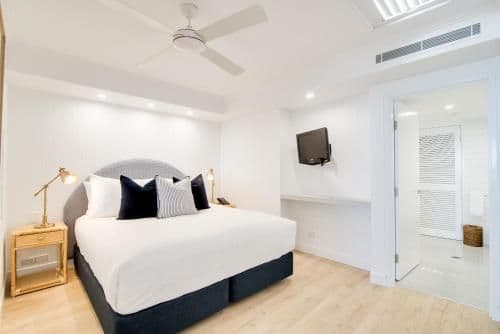 Deluxe One-Bedroom Apartment with Beach and Pool View