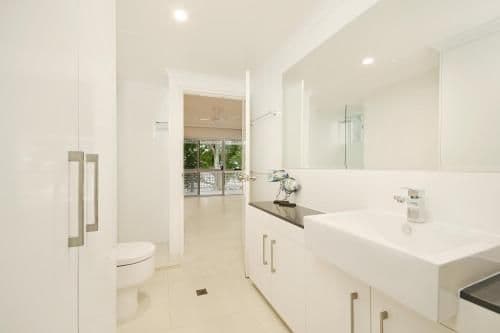 One-Bedroom Apartment with Ocean View