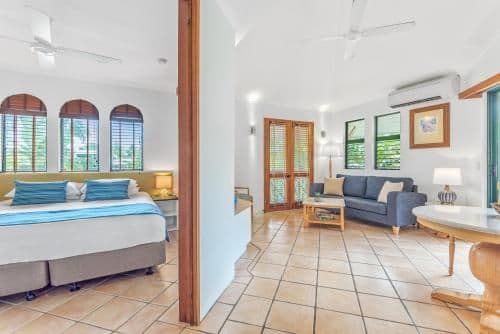 Deluxe One-Bedroom Apartment
