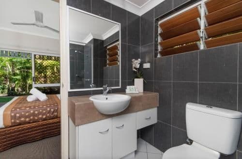 Deluxe One-Bedroom Apartment