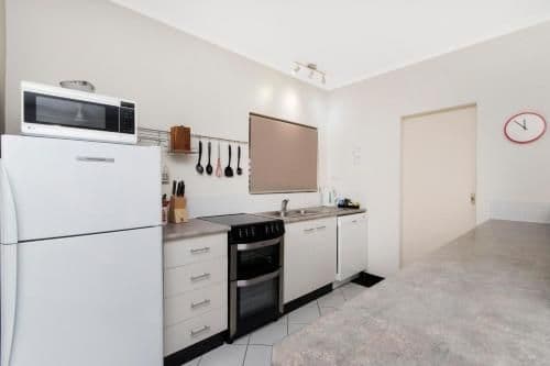 Deluxe One-Bedroom Apartment
