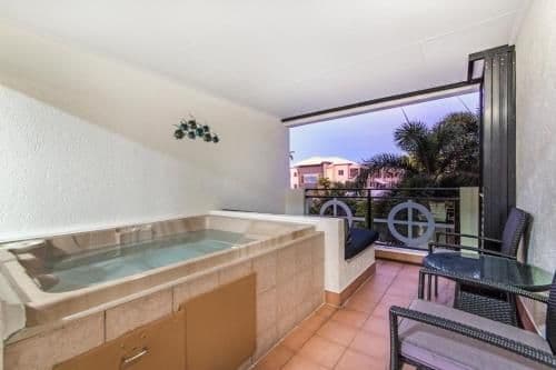 One-Bedroom Apartment with Hot Tub