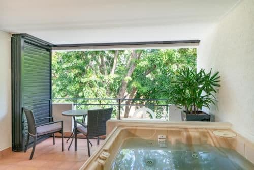 One-Bedroom Apartment with Hot Tub
