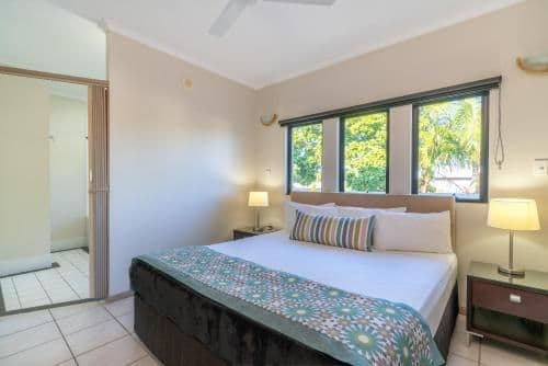 One-Bedroom Apartment with Rooftop Hot Tub