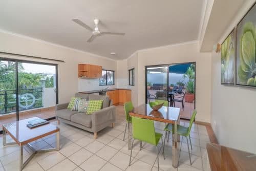 One-Bedroom Apartment with Rooftop Hot Tub