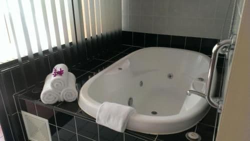 Studio with Spa Bath